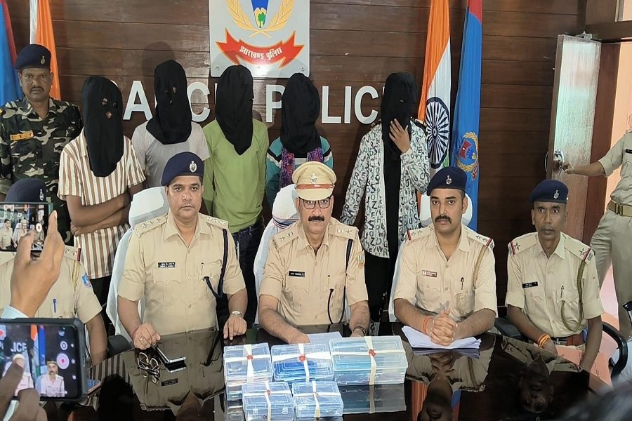रांची पुलिस को मिली सफलता, मोबाइल छिनतई गिरोह का भंडाफोड़, 5 गिरफ्तार, 24 मोबाइल फोन भी जब्त