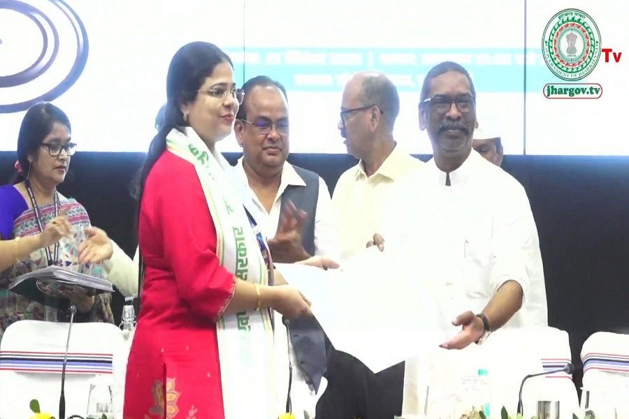 सीएम हेमंत सोरेन ने रांची में 170 डॉक्टरों को दिया नियुक्ति पत्र, बोले- अंतिम आदमी तक पहुंचे बेहतर स्वास्थ्य सुविधा