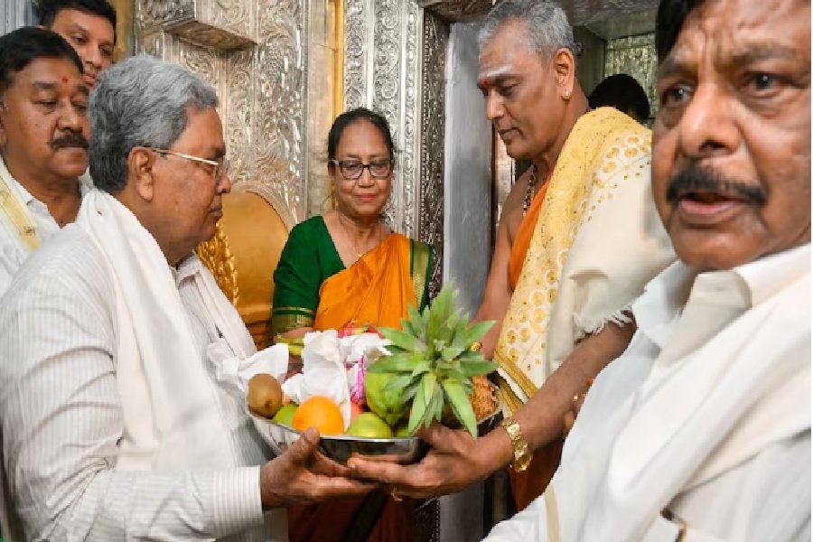 विवादों के बीच कन्नड़ लेखिका बानू मुश्ताक ने किया मैसूर दशहरा का उद्घाटन, जानिए कौन हैं वो