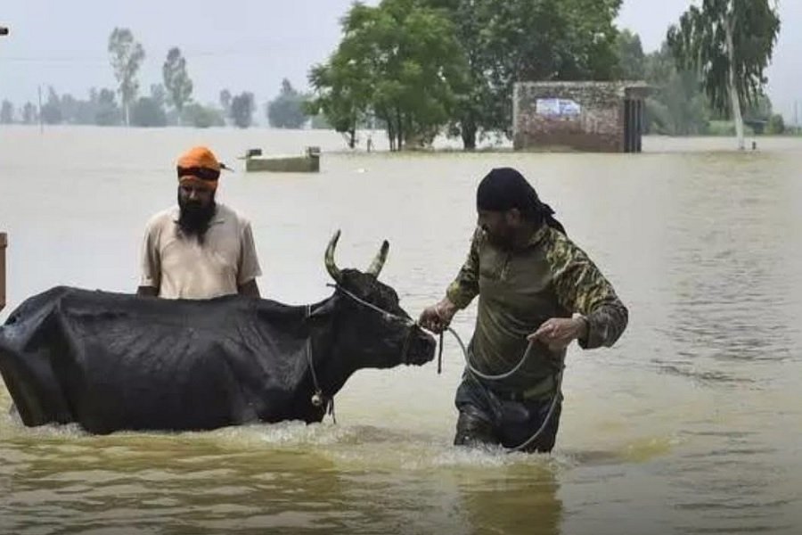 शिमला में लैंड स्लाइड, देहरादून में बादल फटा; उत्तराखंड और हिमाचल क्यों झेल रहे मौसम की मार