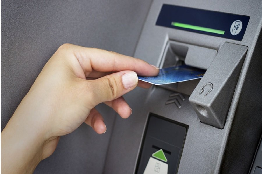 हजारीबाग में ATM ठगी का नया तरीका: गोंद लगाकर फंसाया कार्ड, उड़ा लिये 50 हजार रुपये