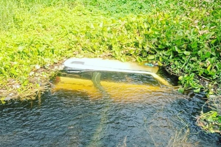 पार्टी से लौटते वक्त नहर में गिरी कार, सहरसा के पति–पत्नी और बेटी की दर्दनाक मौत