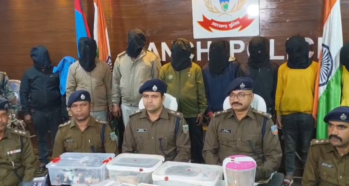 रांची में बड़ा ड्रग्स ऑपरेशन: 21 लाख के ब्राउन सुगर रैकेट का पर्दाफाश, महिला तस्कर संग 10 अरेस्ट