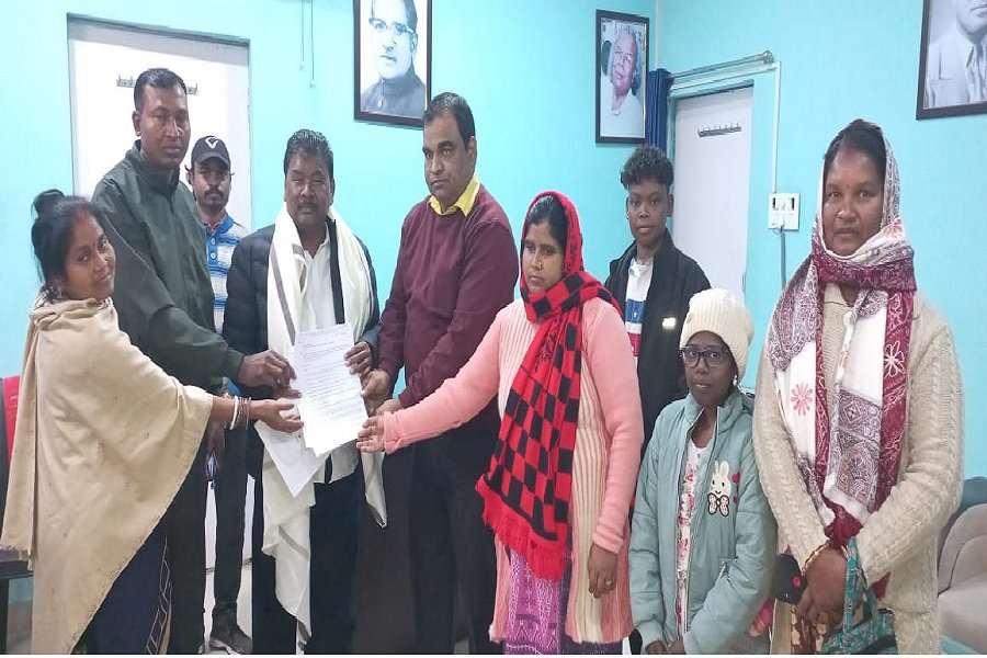 थैलेसीमिया मरीजों के परिजन और रक्तवीर मिले बंधु तिर्की से, सौंपा 33 सूत्री मांगपत्र