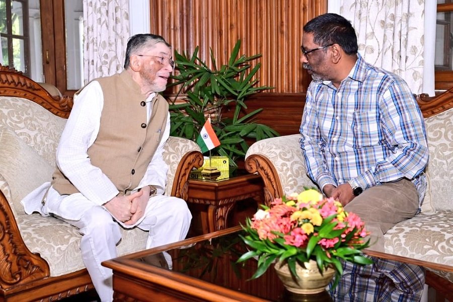 राज्यपाल को मुख्यमंत्री हेमंत सोरेन ने दिया राज्य स्थापना दिवस समारोह का निमंत्रण