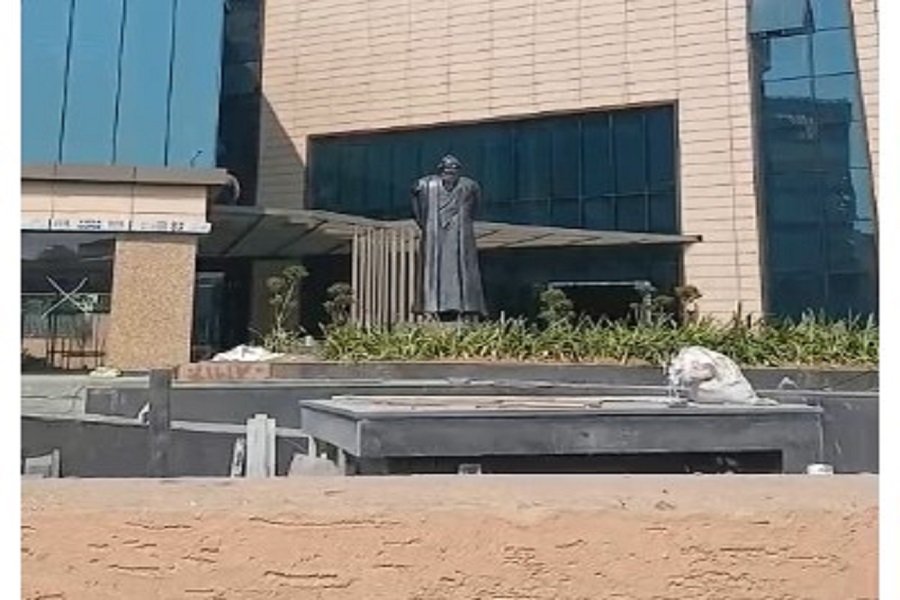 रवीन्द्रनाथ टैगोर की प्रतिमा के स्वरूप पर विवाद, रांची के बांग्ला समाज ने जताया विरोध