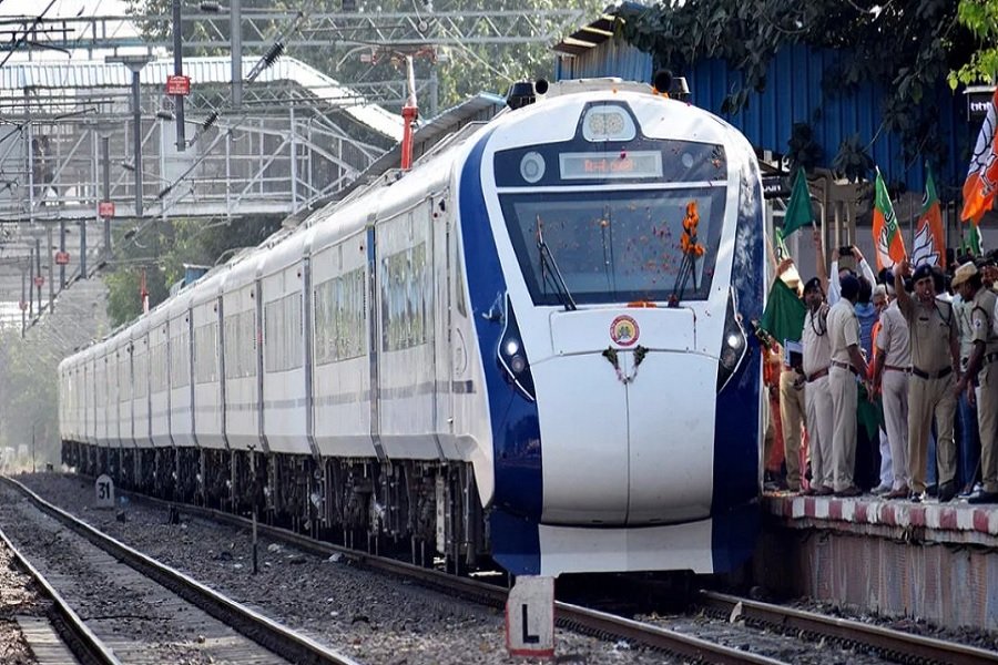 रेलवे अफसरों ने वंदे भारत ट्रेन में बच्चों से गवाया RSS का गीत, इस मुख्यमंत्री ने की आपत्ति