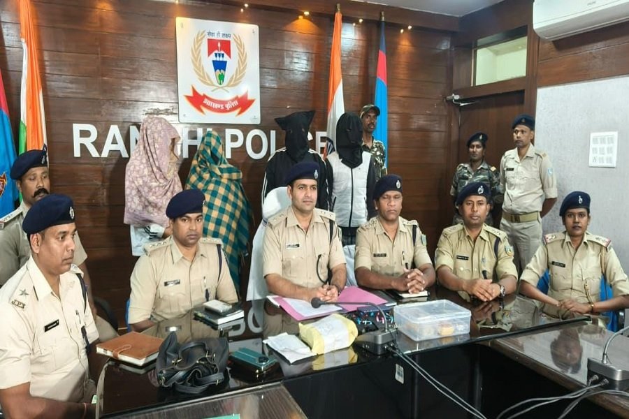 रांची में ब्राउन शुगर गैंग का पर्दाफाश: दो सगी बहनें, पिता और पति गिरफ्तार, 28 लाख की ड्रग्स बरामद