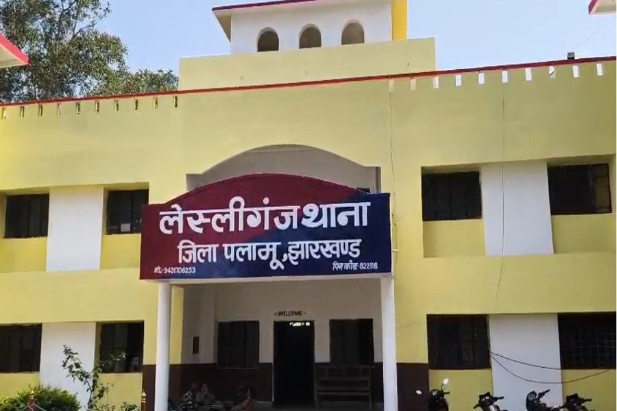 माइंस विरोध में गोलबंद हुए ग्रामीण, पुलिस पर पथराव; 3 जवान घायल: 14 प्रदर्शनकारी हिरासत में
