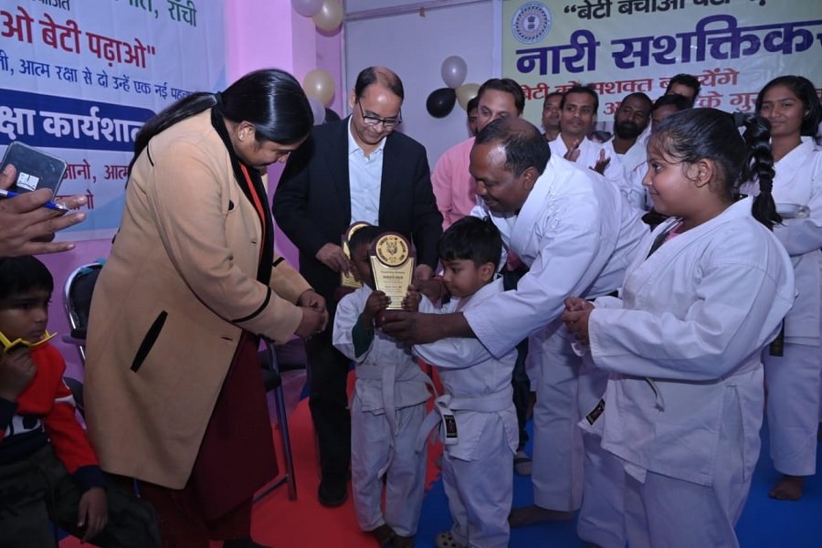 डोरंडा कॉलेज में छात्राओं को मिलेगा निशुल्क कराटे प्रशिक्षण, आधी जमीन को मजबूत बनाने की कवायद