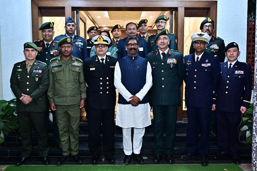 राष्ट्रीय रक्षा महाविद्यालय के प्रतिनिधिमंडल से संवाद में CM हेमंत ने रखी झारखंड की औद्योगिक और आर्थिक योगदान की तस्वीर