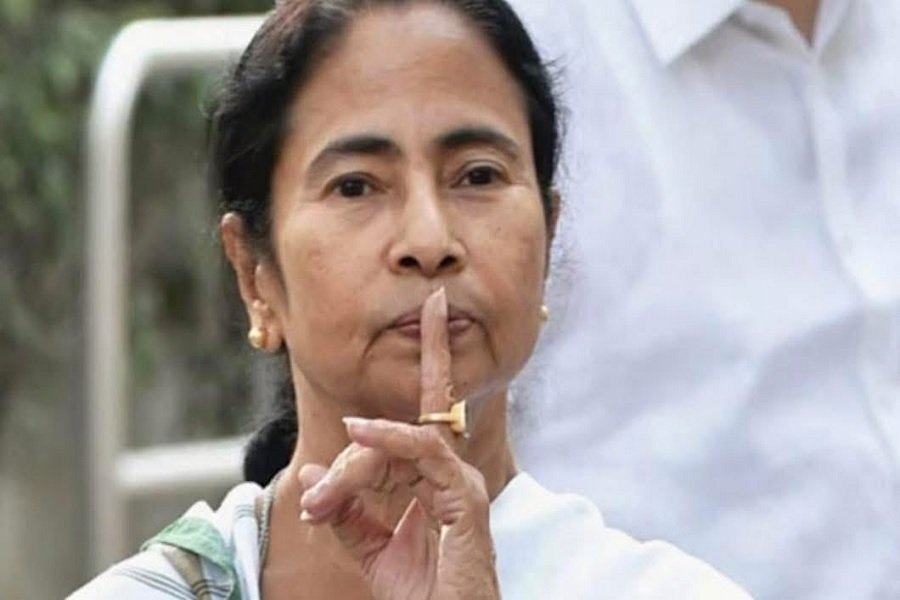 TMC में बढ़ी कलह: इस्तीफों, बगावत और सियासी बैठकों के बीच सायोनी व सष्मिता ने पार्टी छोड़ी